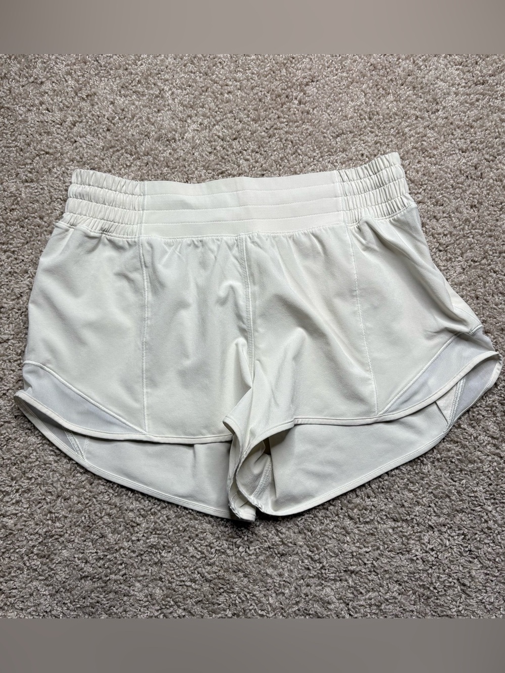 Lululemon Hotty Hot High-Rise Lined Short 2.5"